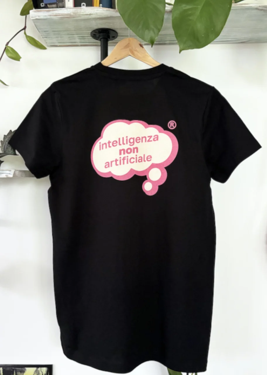 T-shirt nera Intelligenza NON Artificiale