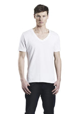 Men's basic short-sleeved V-neck shirt in organic cotton