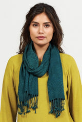 Fairtrade scarf with fringes in viscose