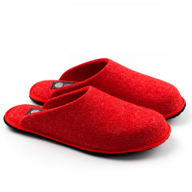 Red Holi slippers in wool felt