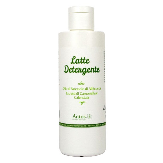 Latte detergente in flacone per tutti i tipi di pelle