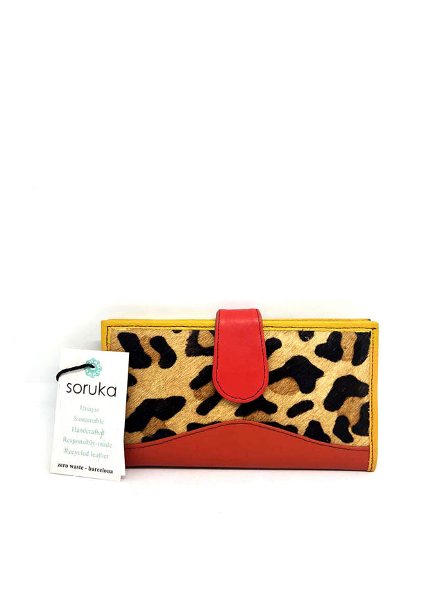 Smart women's wallet in Fairtrade recycled leather