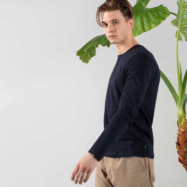 Men's Henley sweater with buttoning on the neck in Organic Cotton