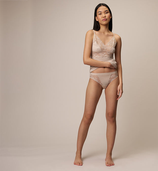 Briefs with beech vegetable fiber lace