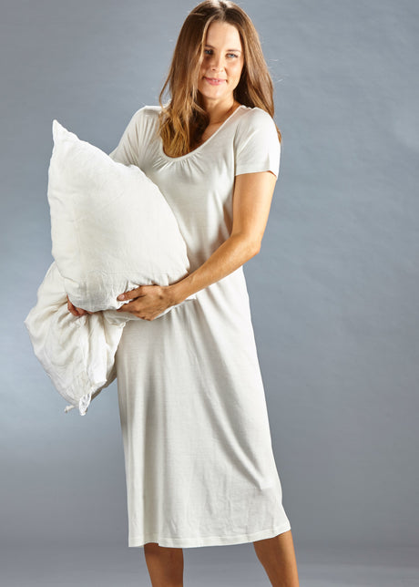 Short sleeve nightdress in silk and organic cotton