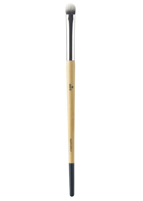 Wooden eyeshadow brush with synthetic bristles