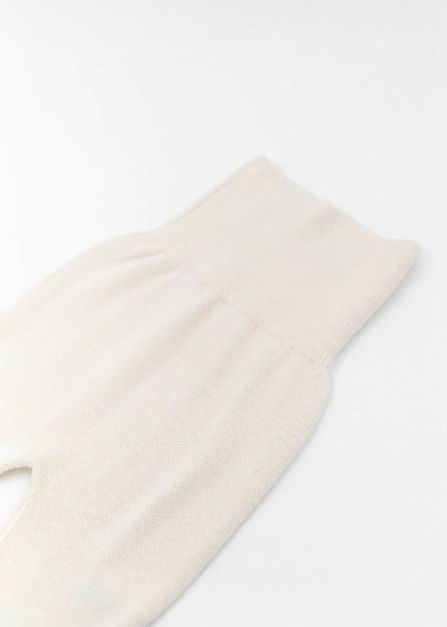 White knitted gaiters for newborns in organic bamboo