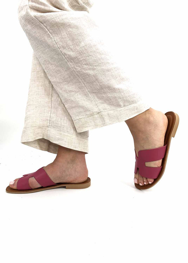 Elegant fuchsia H slippers for women in natural leather