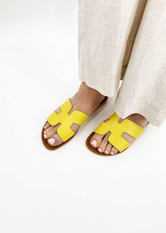 Elegant yellow H slippers for women in natural leather