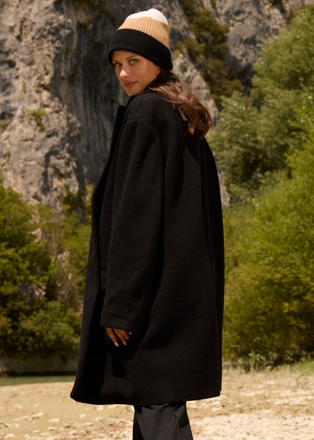 Cappotto nero da donna in pura lana riciclata