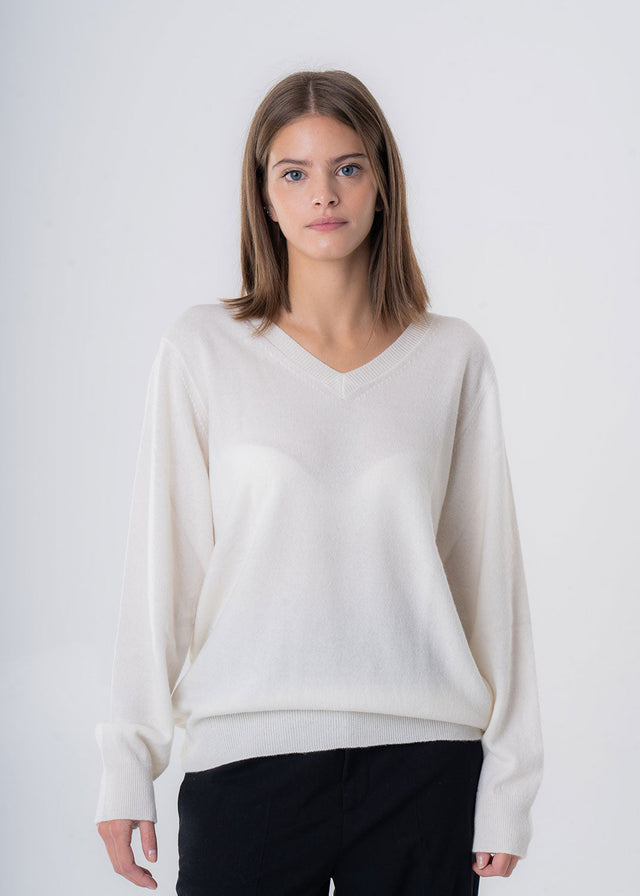 Oversized V-neck sweater in responsible wool and cashmere