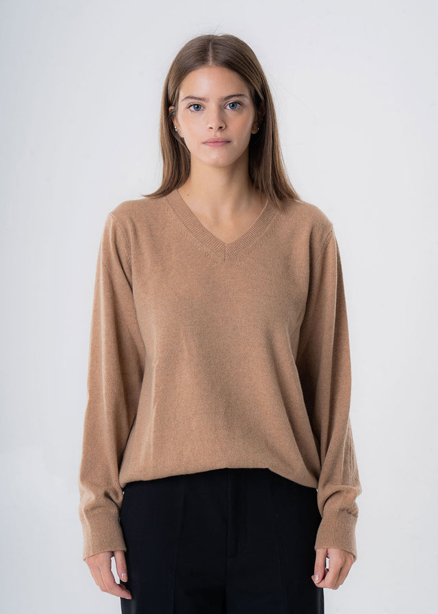 Oversized V-neck sweater in responsible wool and cashmere