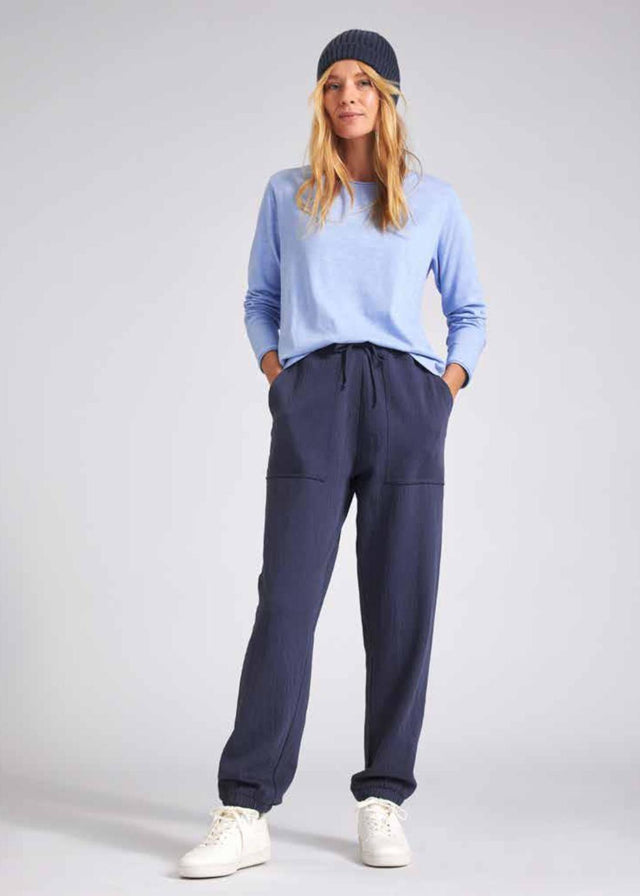 Pantaloni da donna in felpa blu fumo in cotone organico